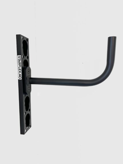 Fast ekstra stor opphengskrok fra Starflex montert på vegg – vises fra siden.