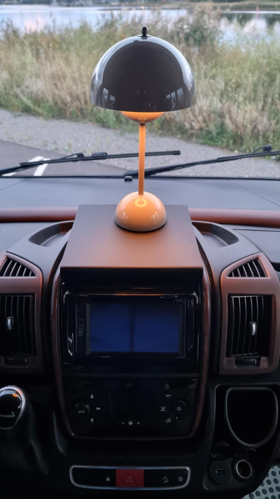 Dashbord plate med lampe